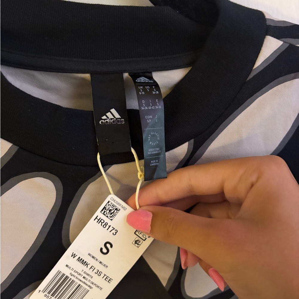 Adidas Black and Cream Graphic Tee - Picture 3 of 4